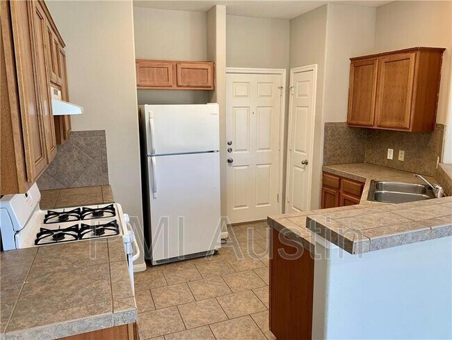 Building Photo - 2515 Allred Dr