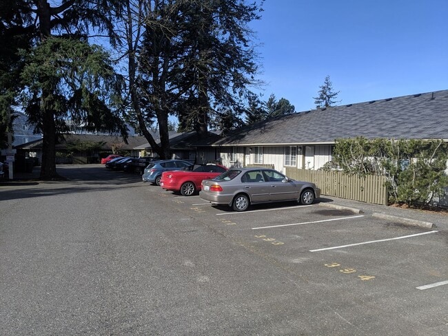 Building Photo - Spacious Studio with bonus storage