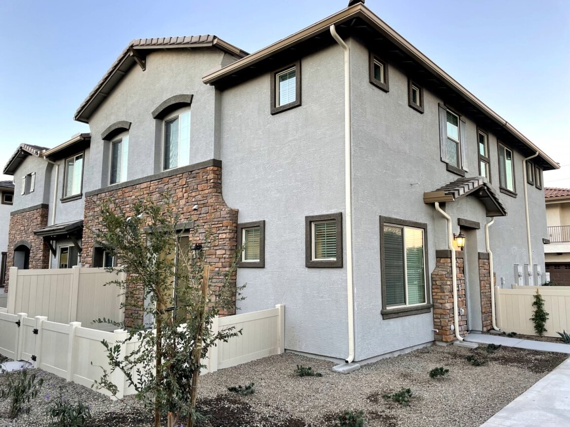 Foto principal - 4100 S Pinelake Way