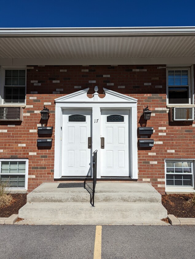 Primary Photo - 17 Alpine Dr