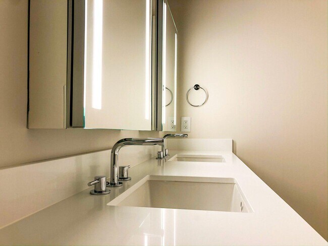 Foto del edificio - 1001 Queen St