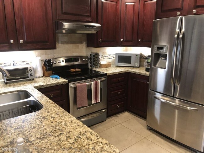 Foto del edificio - 2 br, 2 bath Duplex - 6245 Camelot Drive