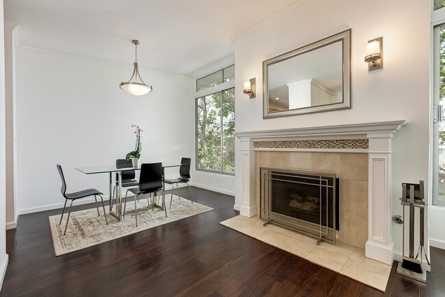 Dining table / chairs remain at no additional cost if tenant chooses - 14506 Benefit St