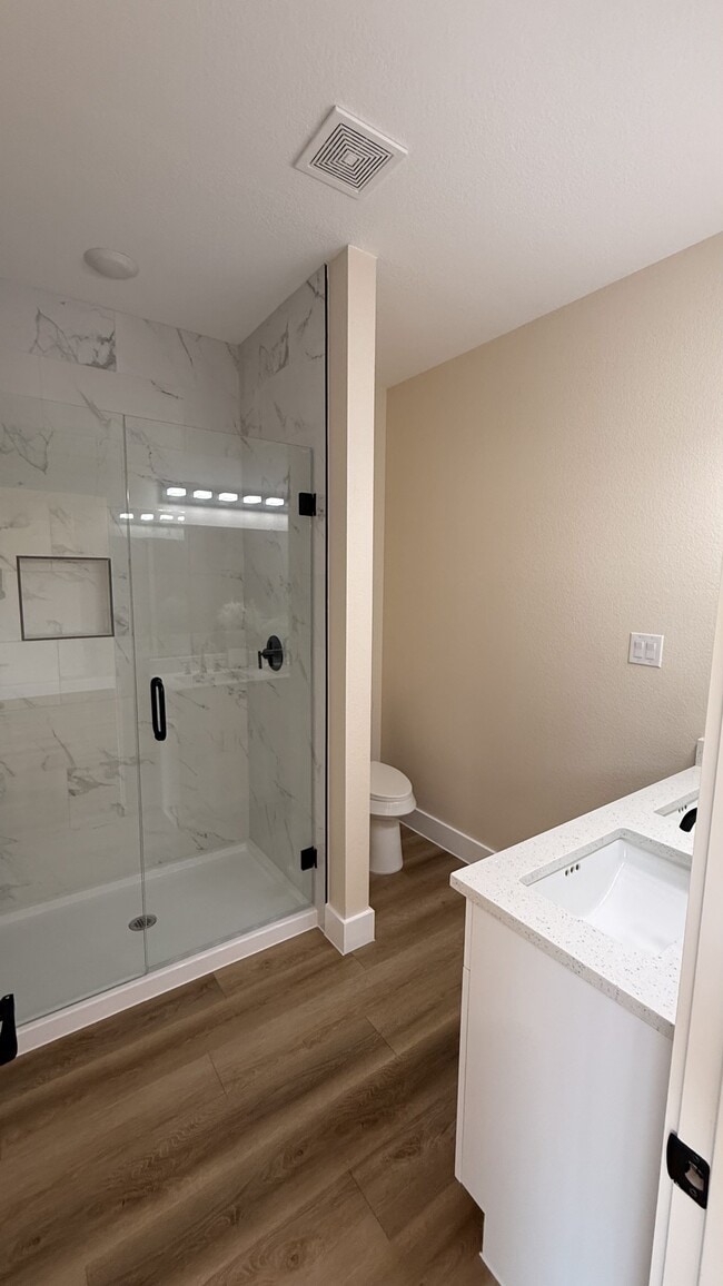 Foto del edificio - 2619 Creekview Dr
