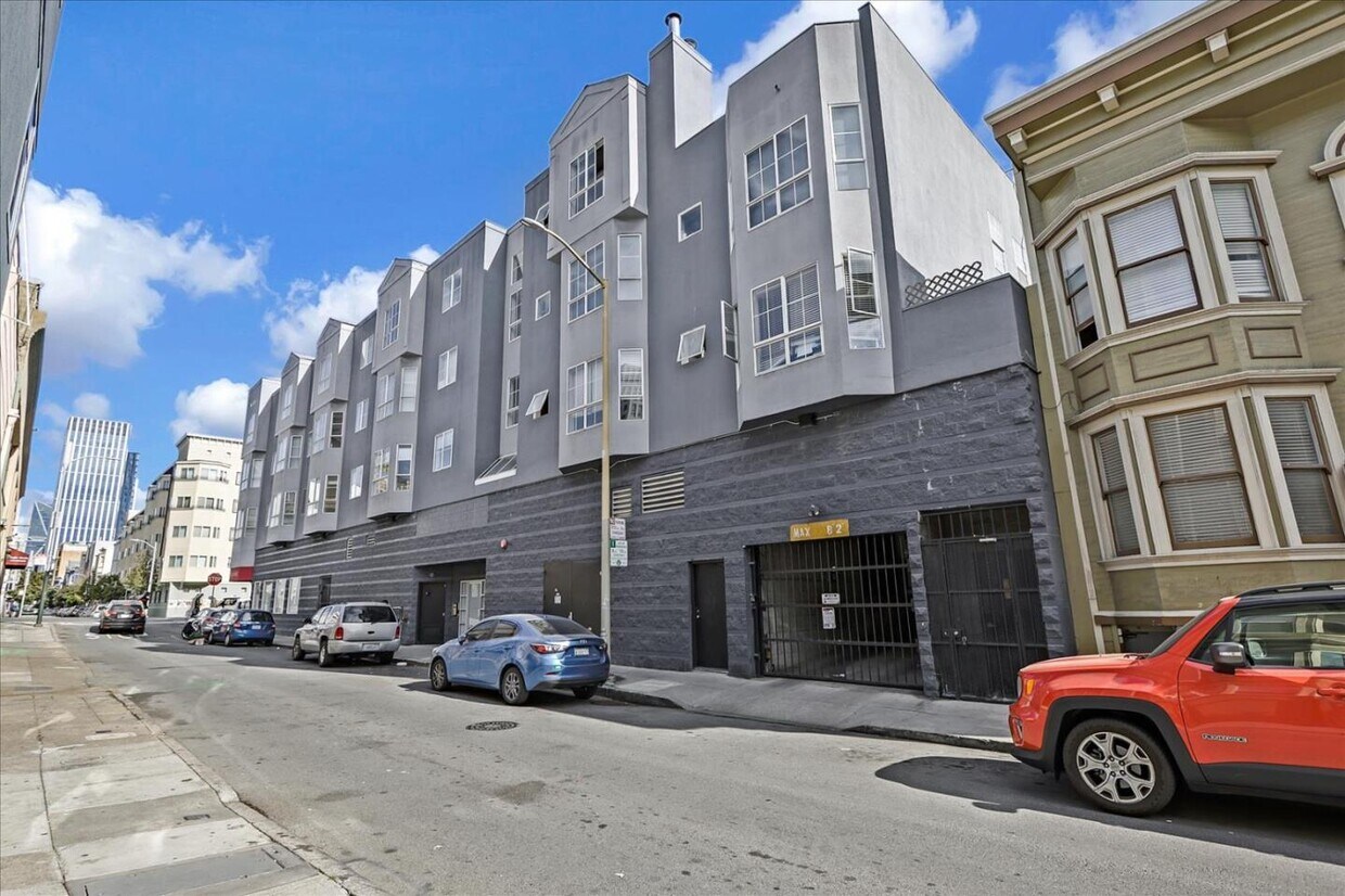 Primary Photo - 180 7th St