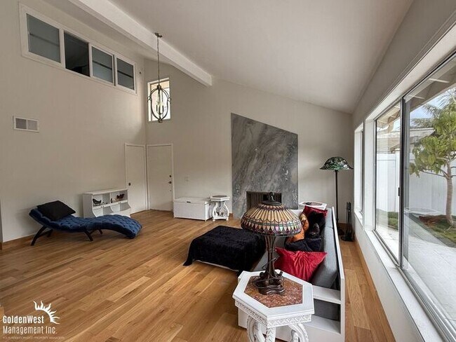 Building Photo - Modern 3Bdm 3Ba with Bonus Room Coastal Ho...