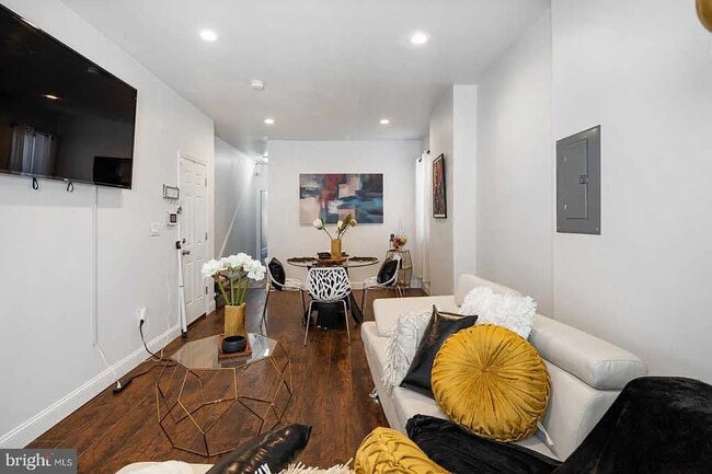 Living Room - 855 E Locust Ave