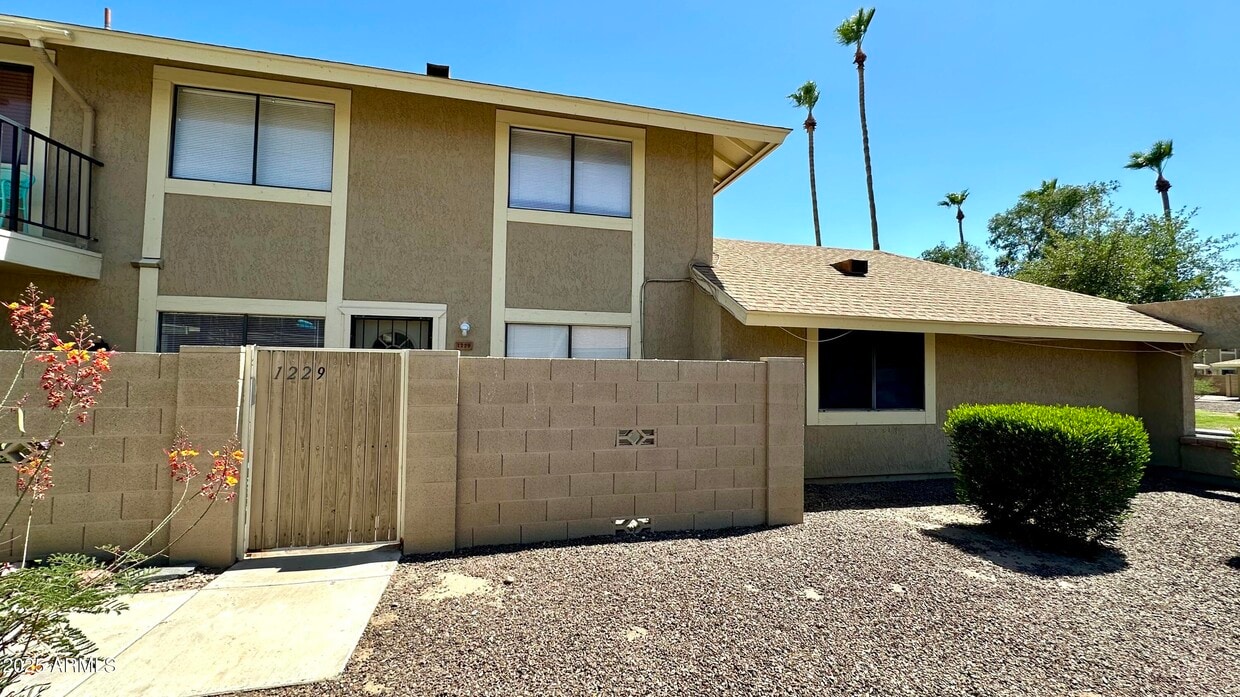 Primary Photo - 1229 N 84th Pl