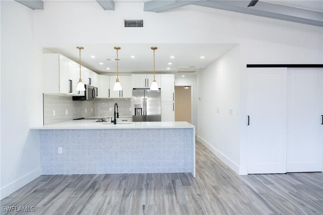 Building Photo - 6360 Royal Woods Dr