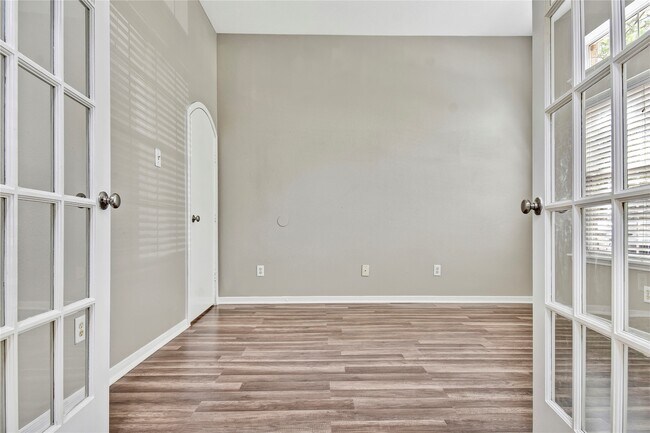 Foto del edificio - 5601 Savannah Woods Ln