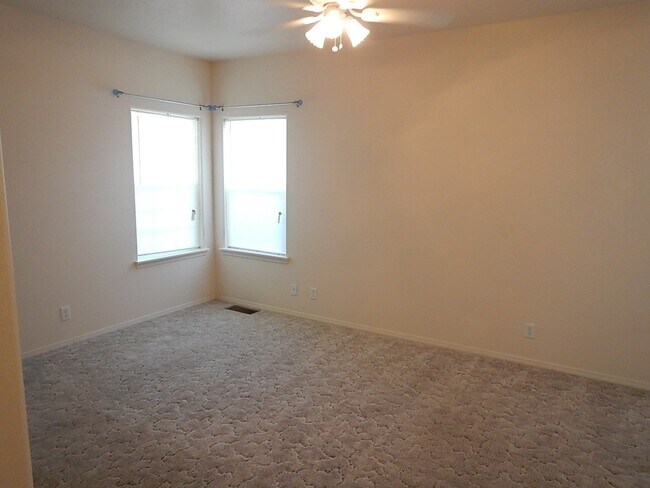 Foto del edificio - 3 Bedroom, 2 Bathroom House on North End of Prineville  - Available Soon!