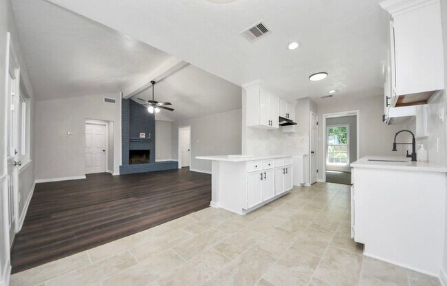 Building Photo - 10602 Raydell Dr