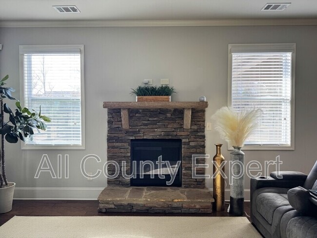 Building Photo - 6651 Rivergreen Rd