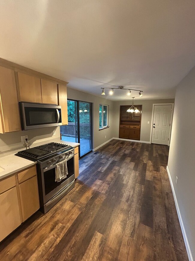 Building Photo - 5 bed, 2 bath Covington Home w/2-car garag...