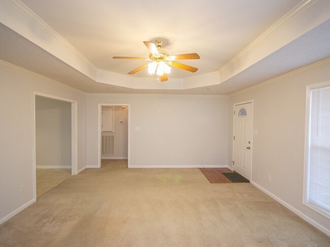 Building Photo - Beautiful full brick home!