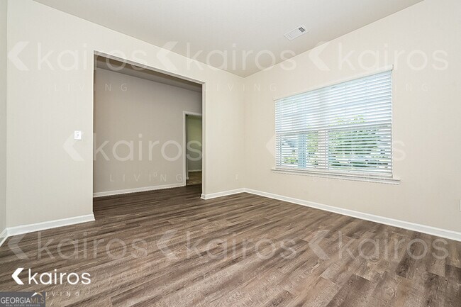 Foto del edificio - 7000 Pinehurst Way N