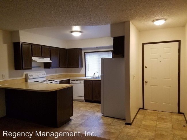 Building Photo - 2 br, 1 bath Apartment - 13970 SW Allen Blvd.