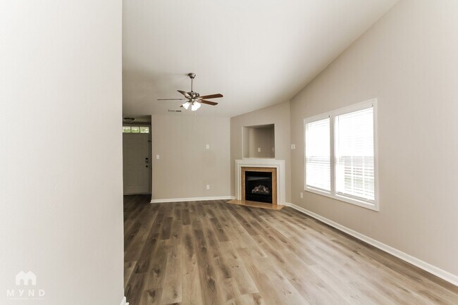 Foto del edificio - 10325 Hugue Way