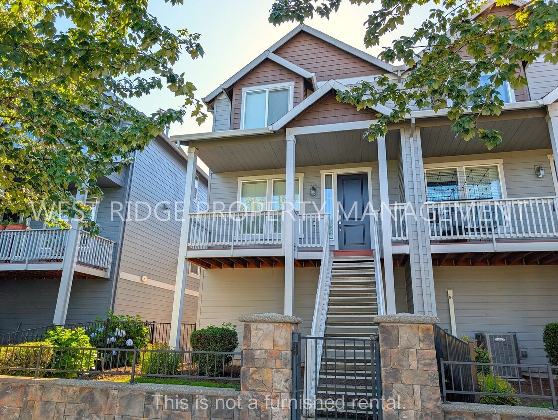 Primary Photo - 3121 NE 15th Ave