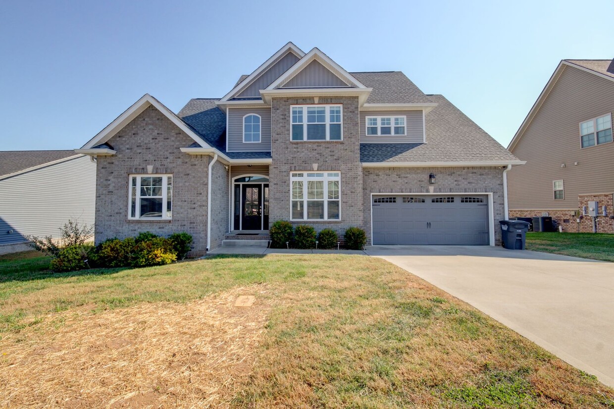 Primary Photo - HUGE house in Farmington