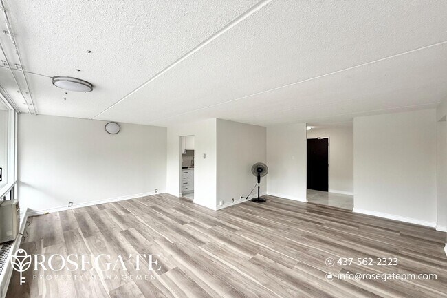 Photo du bâtiment - Newly Renovated 2-Bedroom Apartment in Sca...