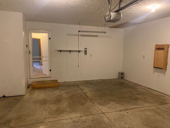 Foto del edificio - PENDING-All-Brick Ranch in Wayne Township!