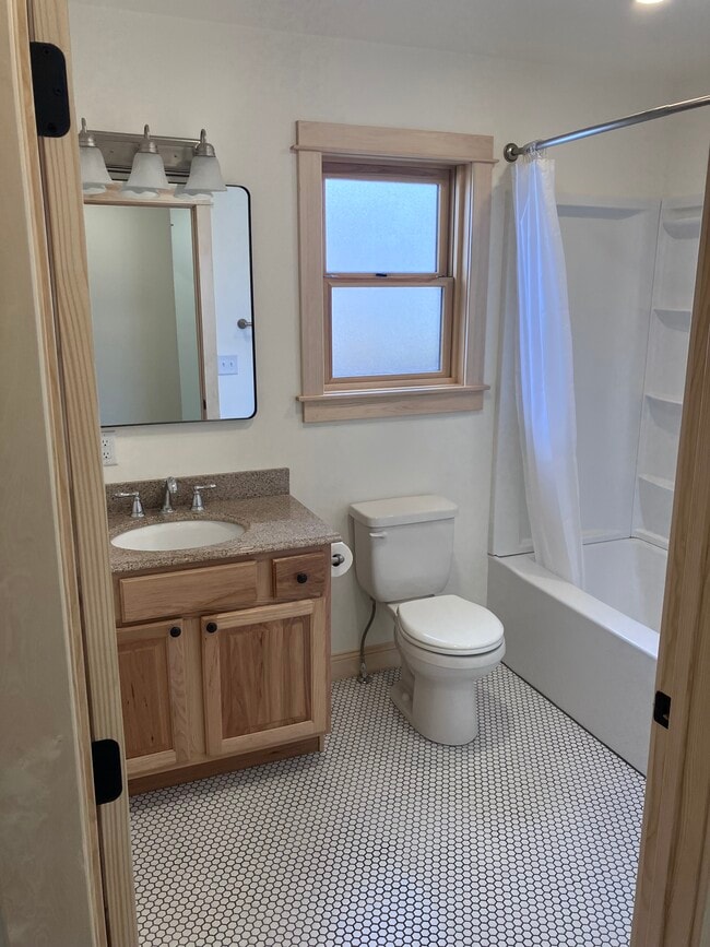 Building Photo - 1805 Beck Ave