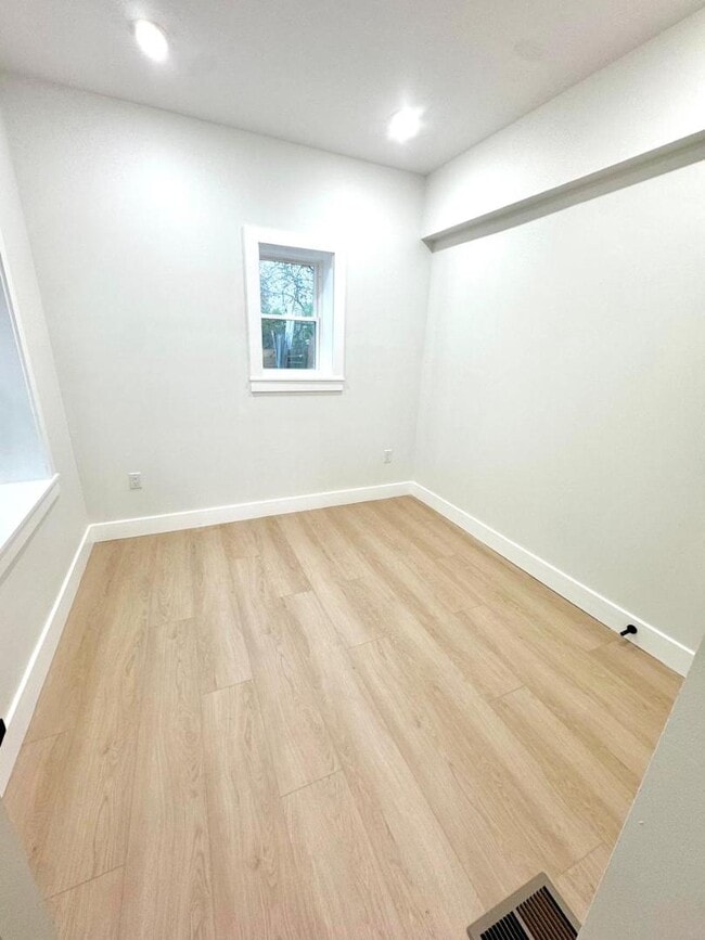 Foto del edificio - 116 E Huntingdon St