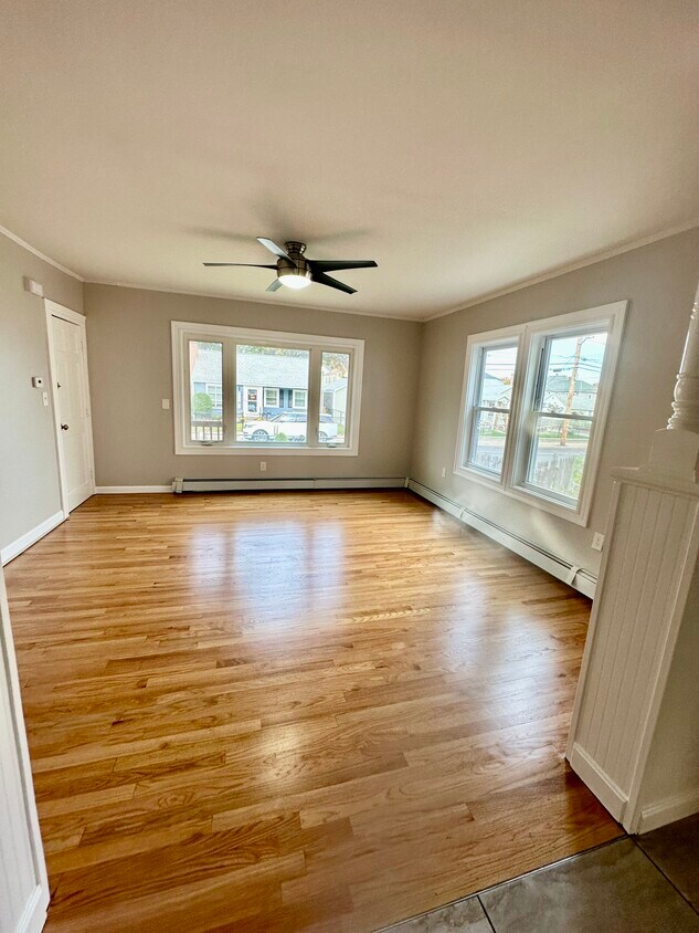 Primary Photo - 93 Bucklin St