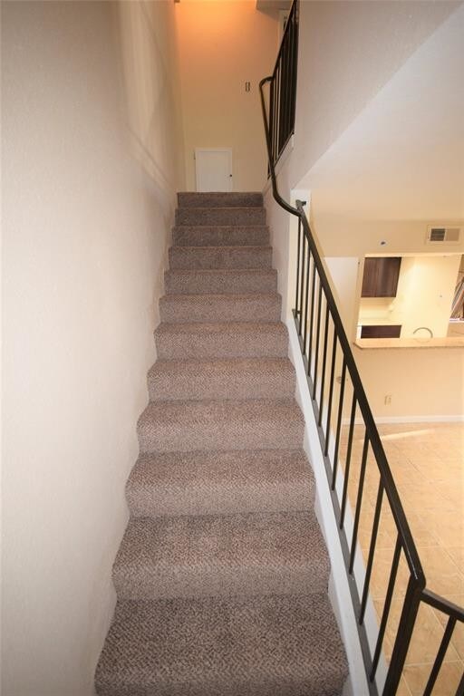 Building Photo - 5634 Birchmont Dr