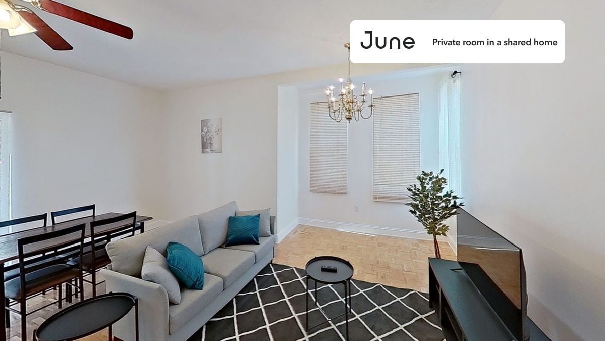 Room in Shared 3 bed/1 bath home - Room in Shared 3 bed/1 bath home