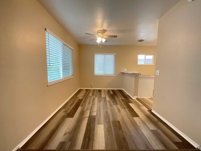 Building Photo - rosewood2502