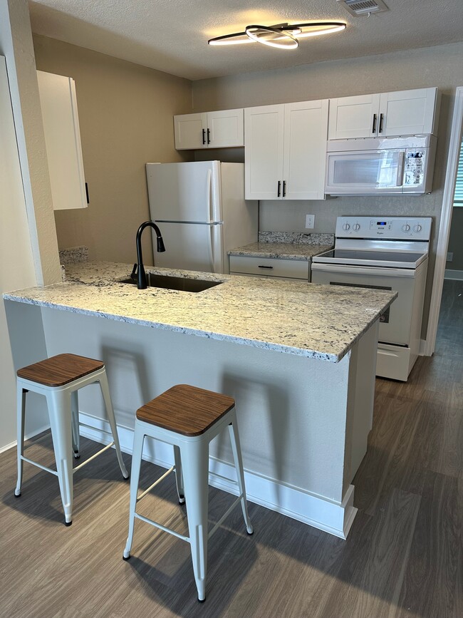 Interior Photo - 1462 Hamlet Ave