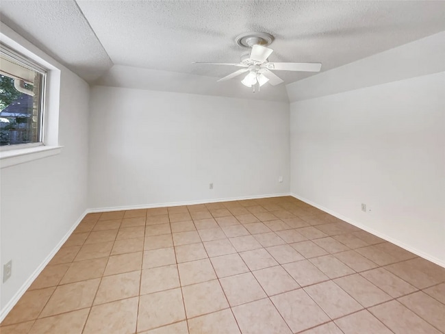 Building Photo - 116 Creekview Dr W