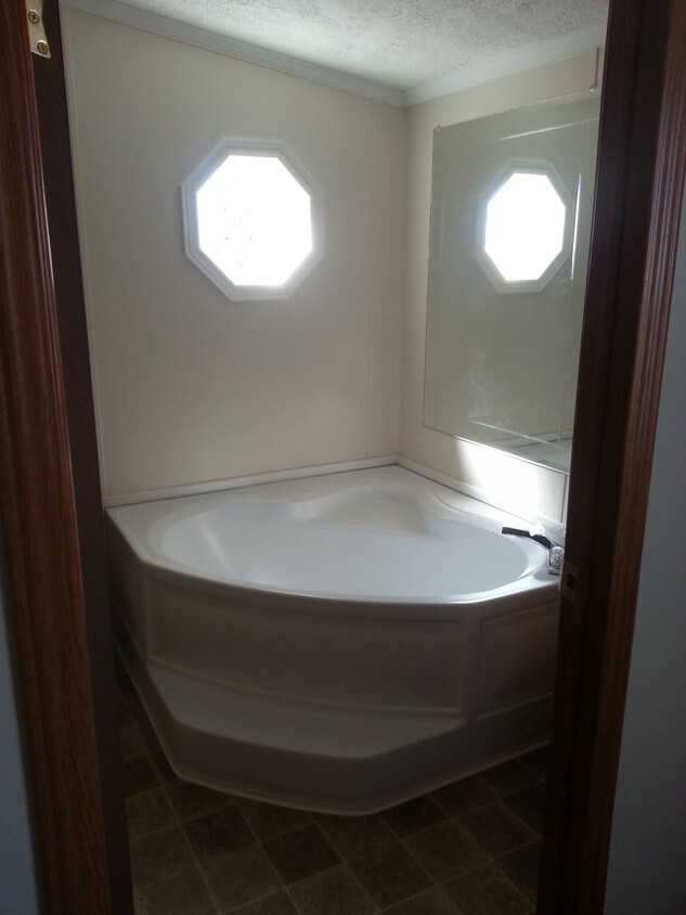 Building Photo - 1622 Lansing Ave