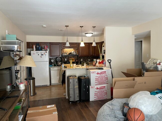 Building Photo - 9429 Bay Colony Dr