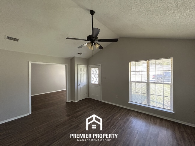 Foto del edificio - Cozy 3BR/1.5BA Horn Lake Home | Vaulted Ceilings & Bay Window Kitchen