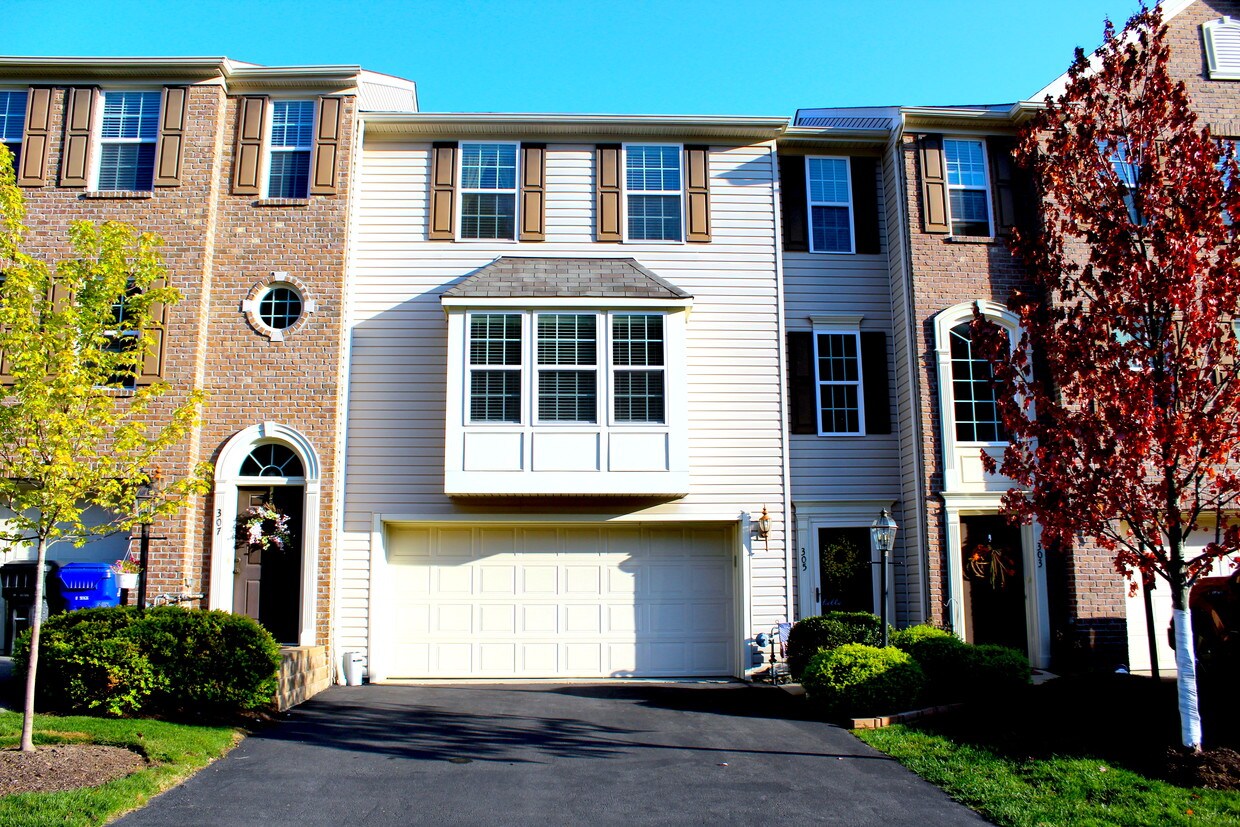 305 Broadstone Dr, Mars, PA 16046 Townhome Rentals in Mars PA