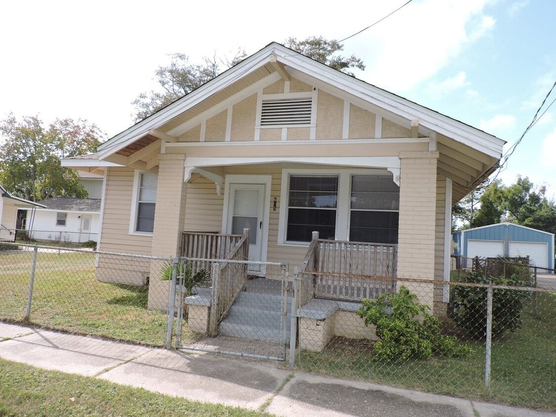 Primary Photo - Nice home near downtown Pensacola!