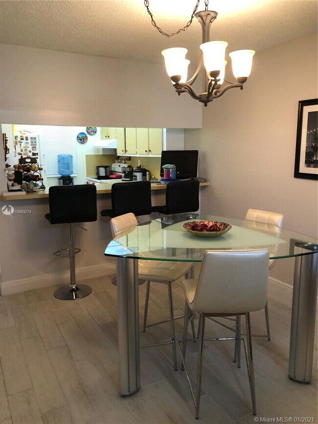 Foto del edificio - 7610 Stirling Rd