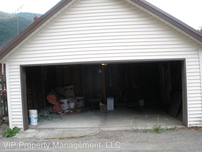 Building Photo - 3 br, 1.5 bath House - 201 River Street