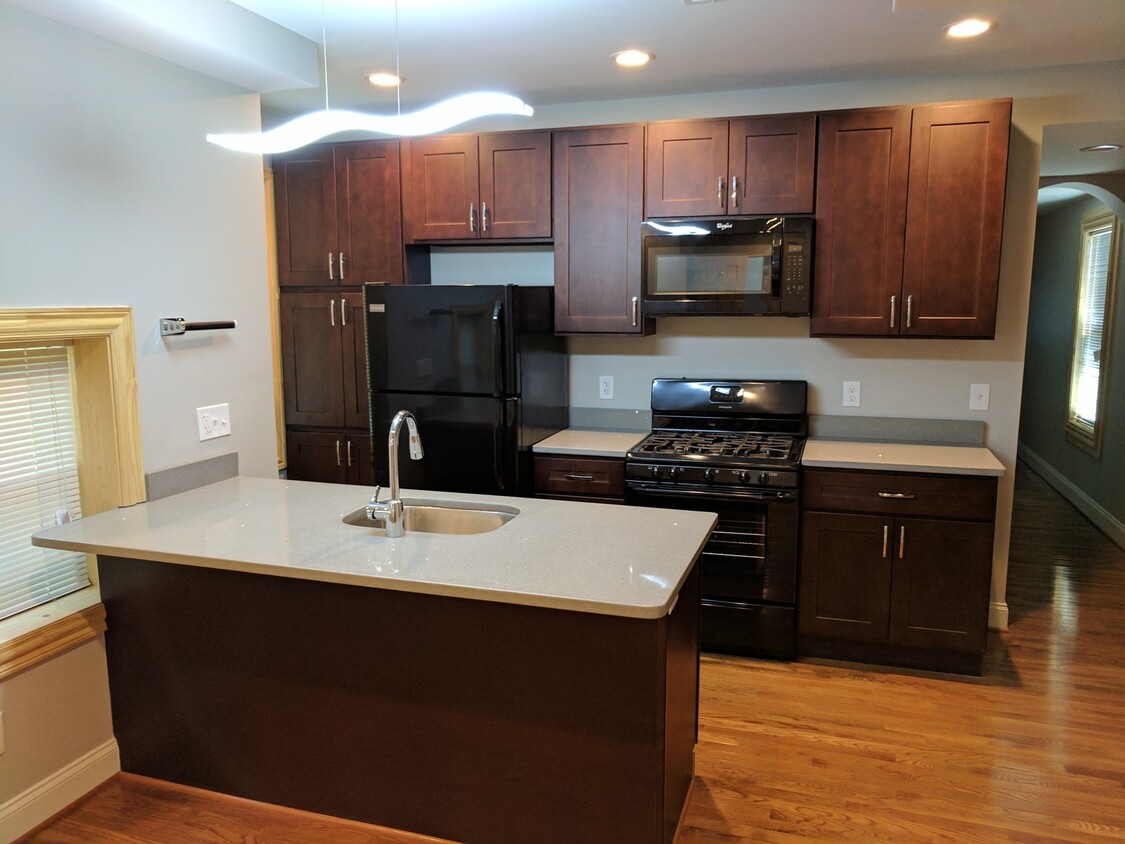 Primary Photo - 3221 Guilford Ave