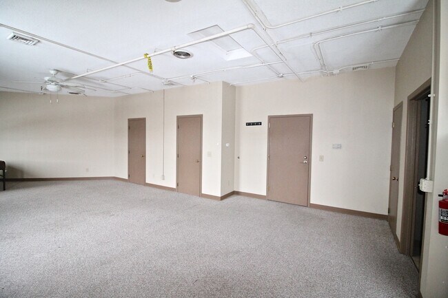 Building Photo - 400 N Main St