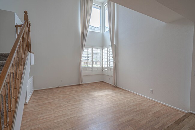 Building Photo - Shangri-La Community cul-de-sac Home for Rent in Canyon Country!