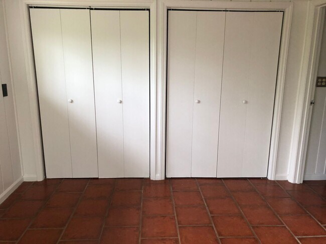 Building Photo - River Side 2 Bedroom Cottage in Montgomery...