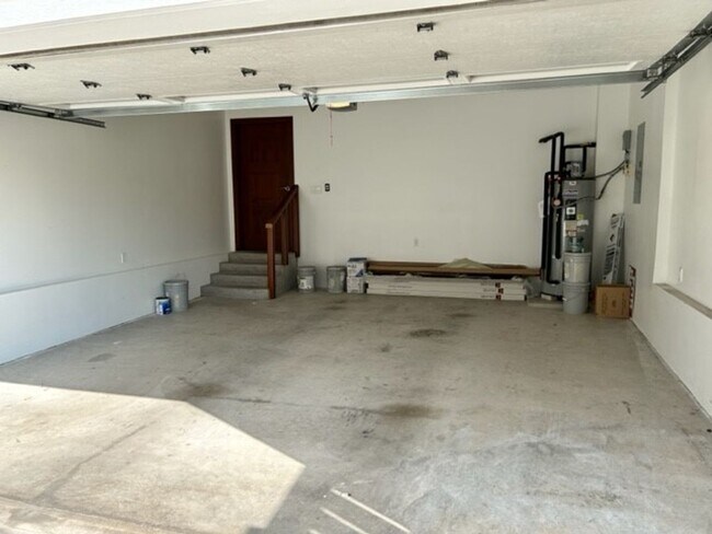 Foto del edificio - Like New Single Family Home in McCully!