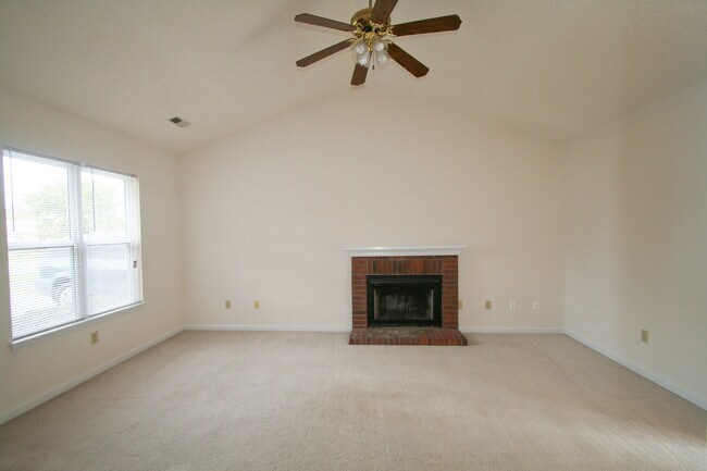 Building Photo - 108 E Ivybridge Dr