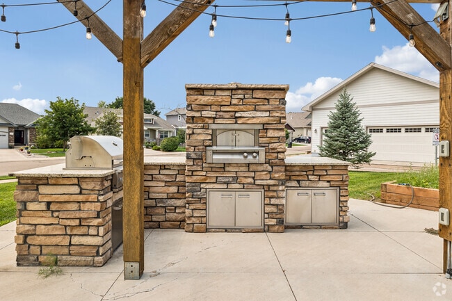 Grill & Pizza Oven - The Lofts At St. Michaels