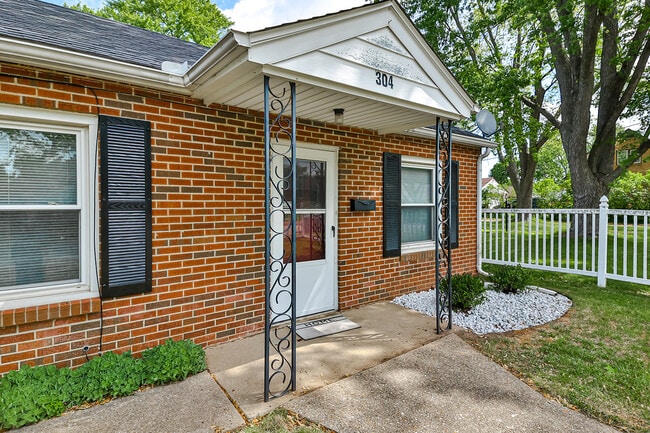 Foto del edificio - 304 Merrill Ave