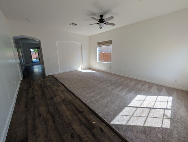 Foto del edificio - 4 bedroom 2 Bathroom Cooper Commons Home